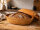 4,5 Liter Brotbackform mit Deckel und Getreidemuster aus Steingut, 38x24x15 cm – bernsteinbraun mit Farbverlauf, glasiert